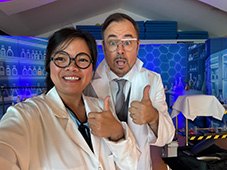 Professeur Alchimus et Madame Celsius dans le laboratoire